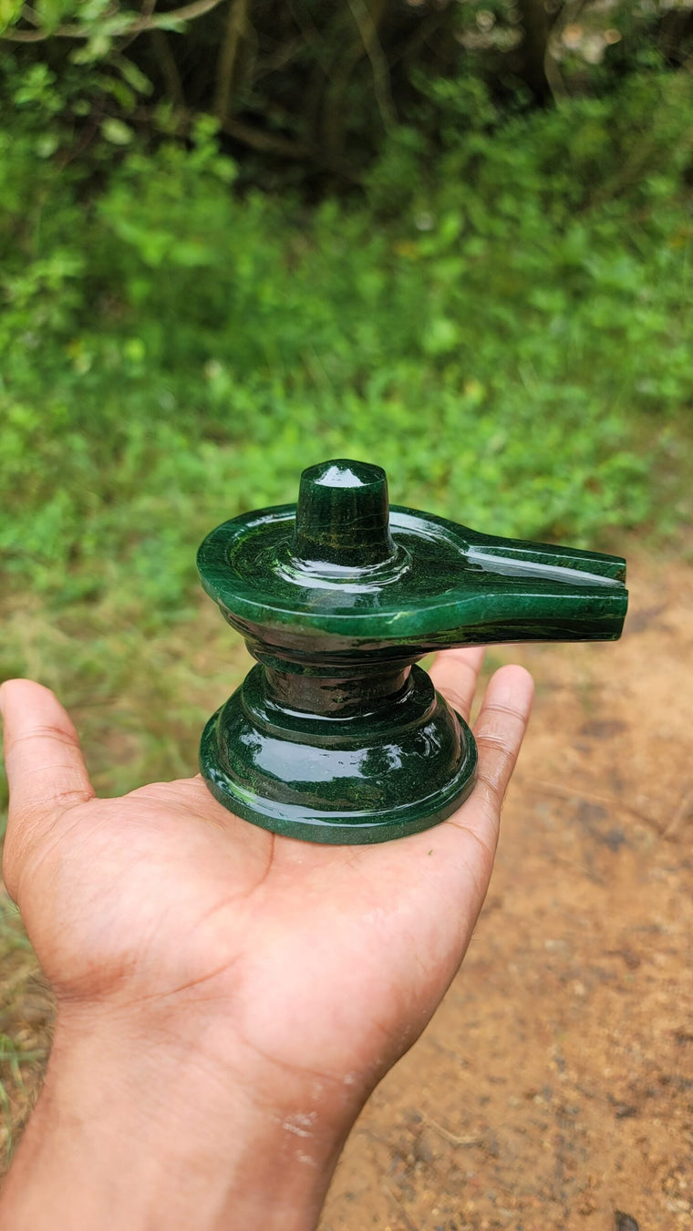 Green stone Shivalinga 500-870grm (Emerald)-Type A