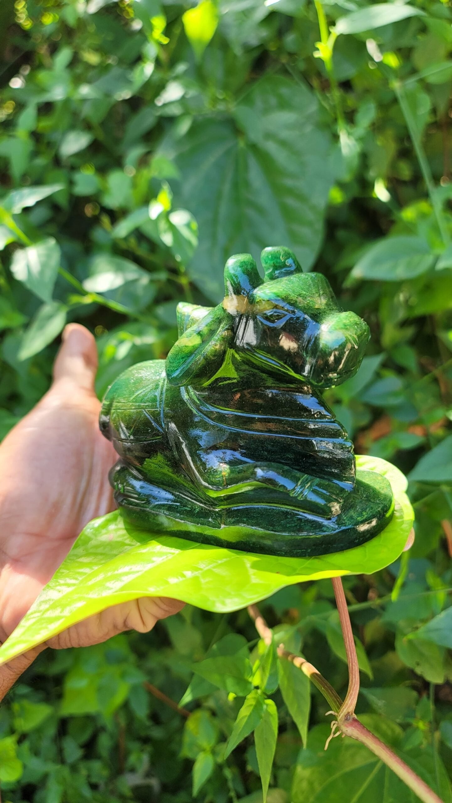 Green stone Nandi ( Emerald) green jade