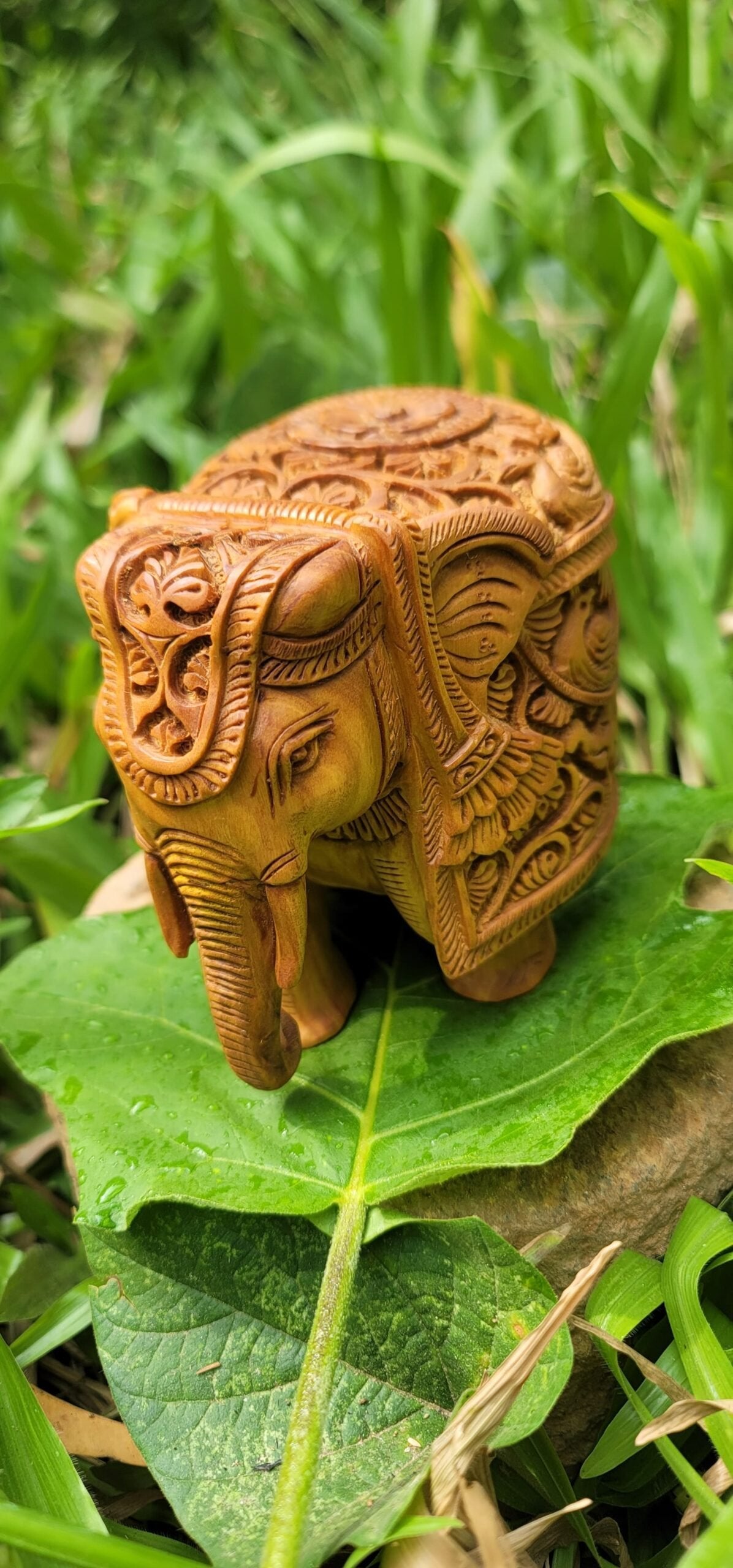 White sandal wood (Original) Elephant Statue (1/2 KG)