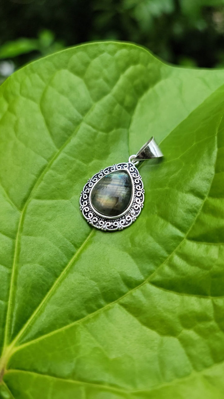 Labradorite Gem Pendant
