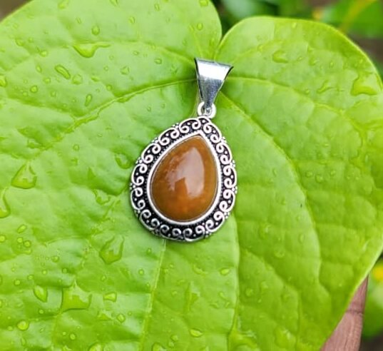 Yellow Jade Gem Pendant
