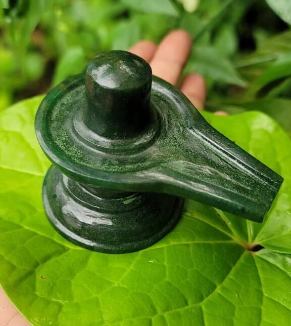Green Stone (Emerald Shivalinga)185-190 grm -Type A