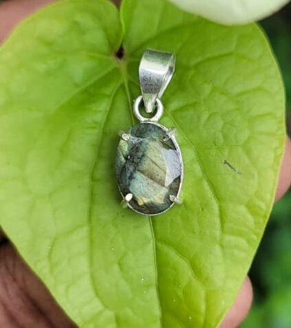 Labradorite Gem Pendant (new)