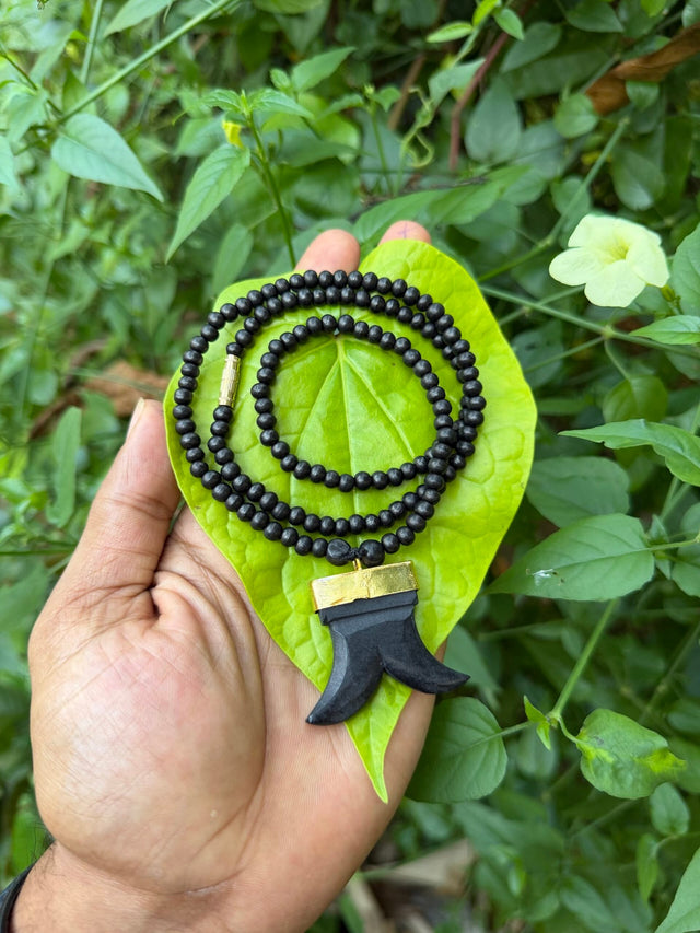 Karungali with Tiger Teeth Elastic Mala 4mm